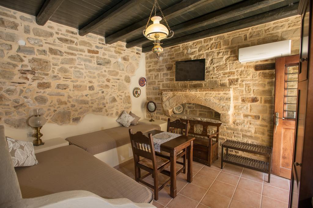 Kritikies Apartment Pitsidia Bagian luar foto