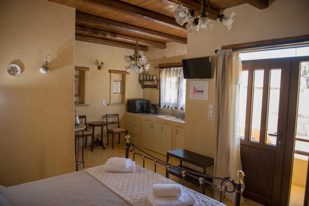 Kritikies Apartment Pitsidia Bagian luar foto